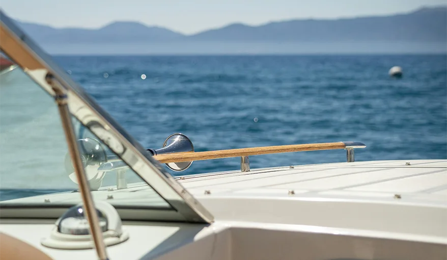 open-water-horizon-from-the-helm